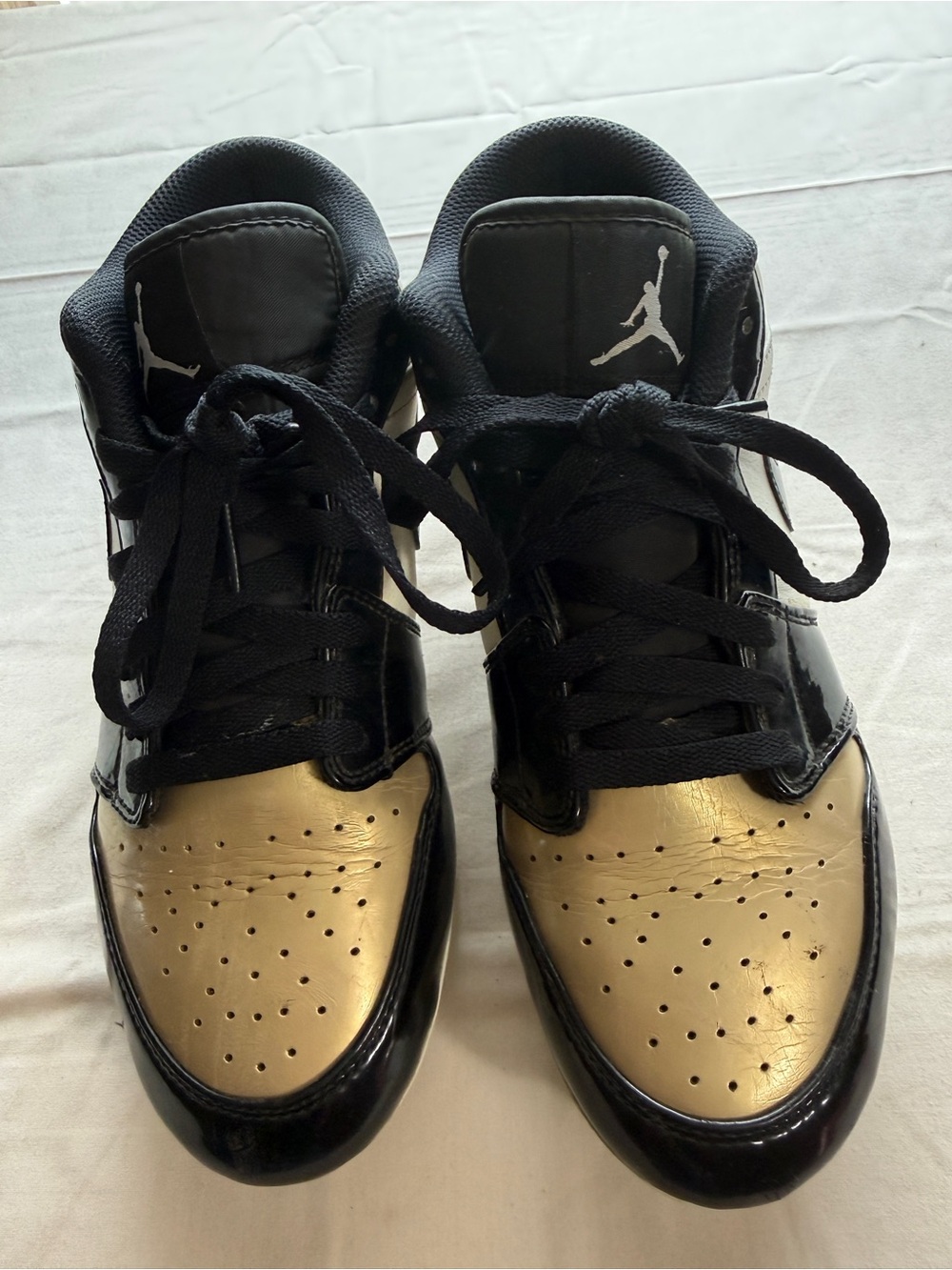 Nike Men’s Black and Gold Low-Top Cleats